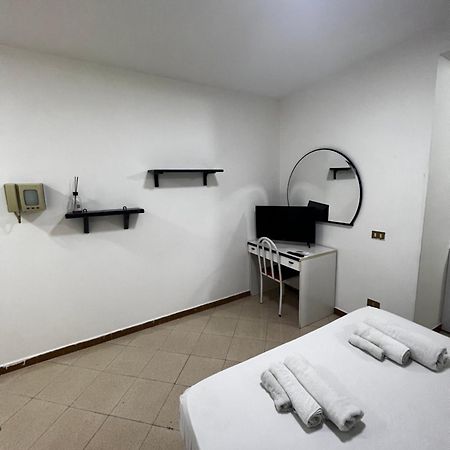 1 Room Apartment Near By Central Train Station Palermo Buitenkant foto